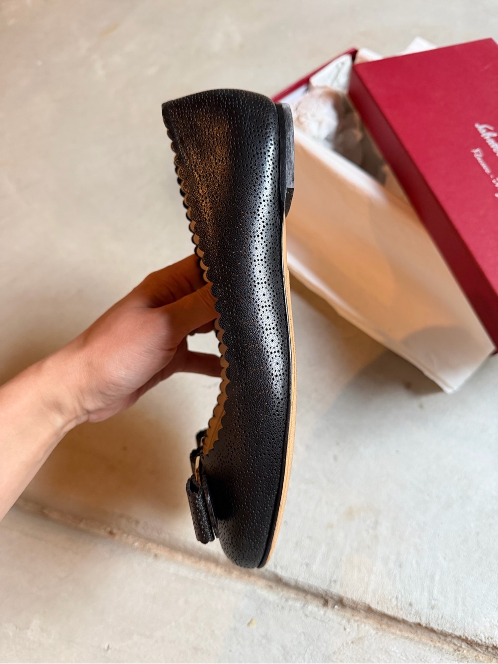 Salvatore Ferragamo Black Vara Bow Leather Ballet Flats w/Box size5.5B - Picture 3 of 9